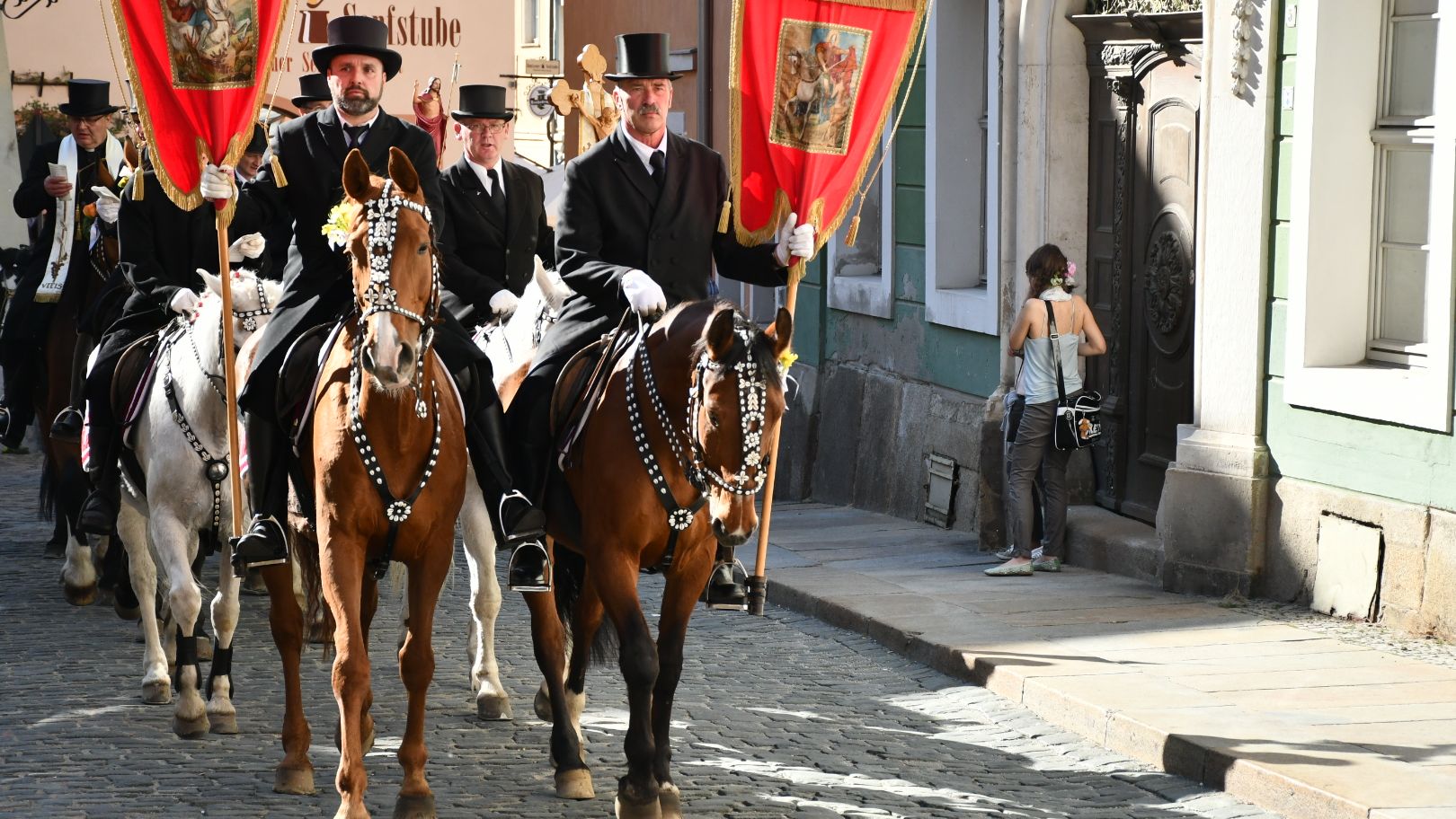 Prozession der deutsch-sorbischen Osterreiter in der Altstadt von Bautzen // Procession of the German-Sorbian Easter riders in the Old town of Bautzen, Upper Lusatia