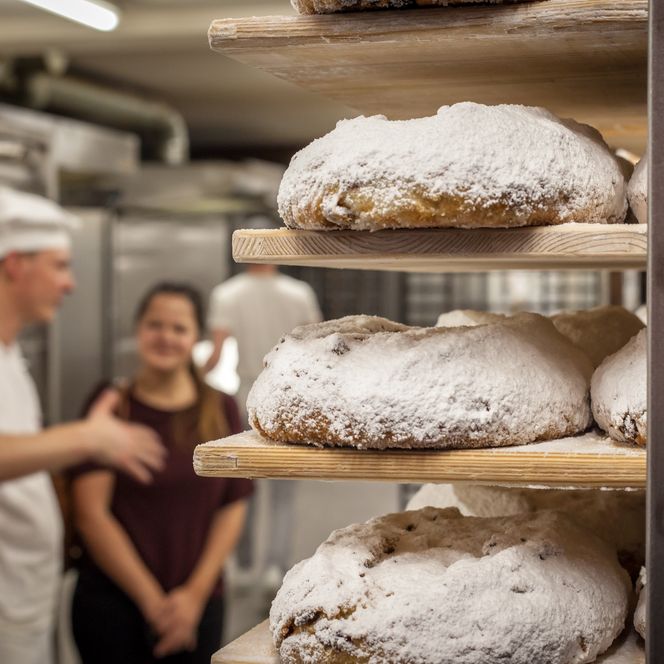 Traditionelle Herstellung von Dresdner Christstollen // Dresdner Christstollen