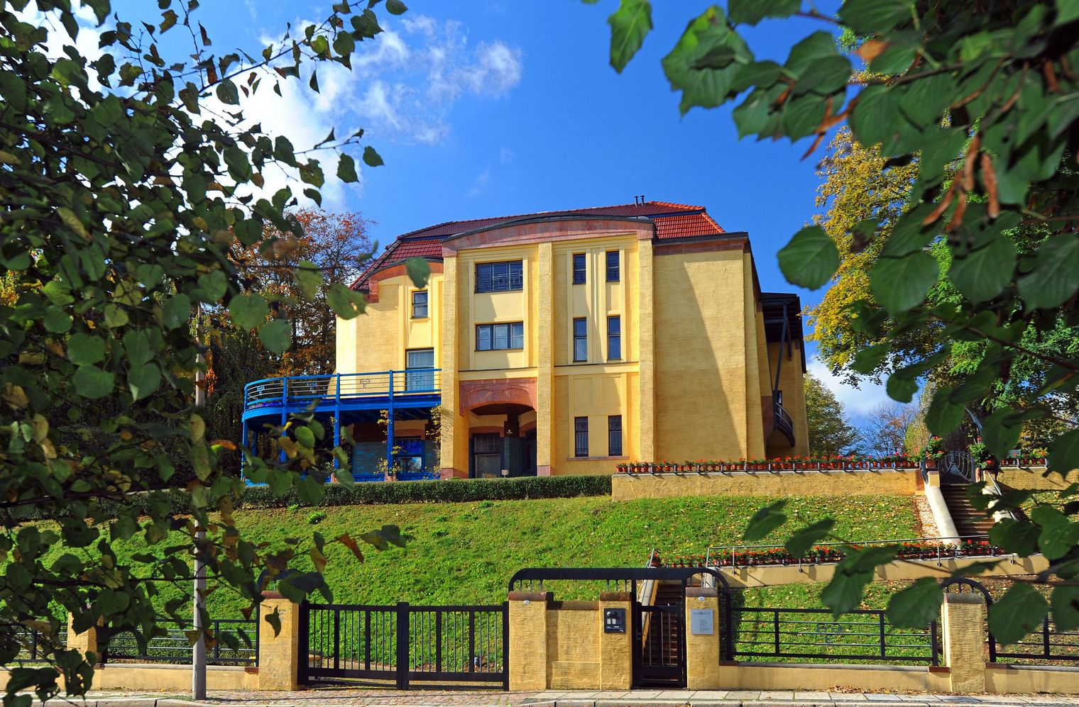 Villa Esche Außenansicht mit Garten