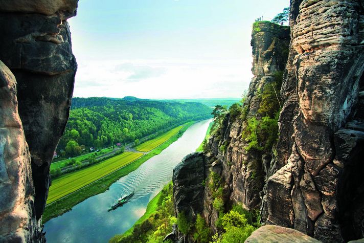 Blick von der Bastei auf die Elbe in der Sächsischen Schweiz