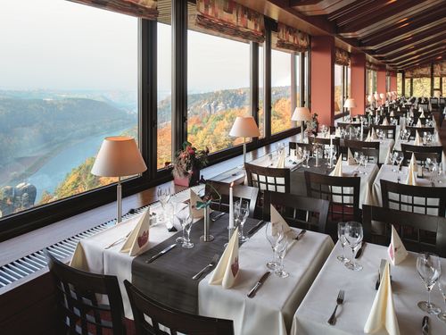 Blick vom Panoramarestaurant Berghotel Bastei in Lohmen, Sächsische Schweiz